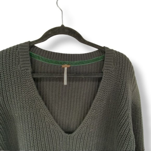 NWOT Free People V Neck Bell Sleeve Cableknit Sweater Damsel BLACK size M - Picture 6 of 8